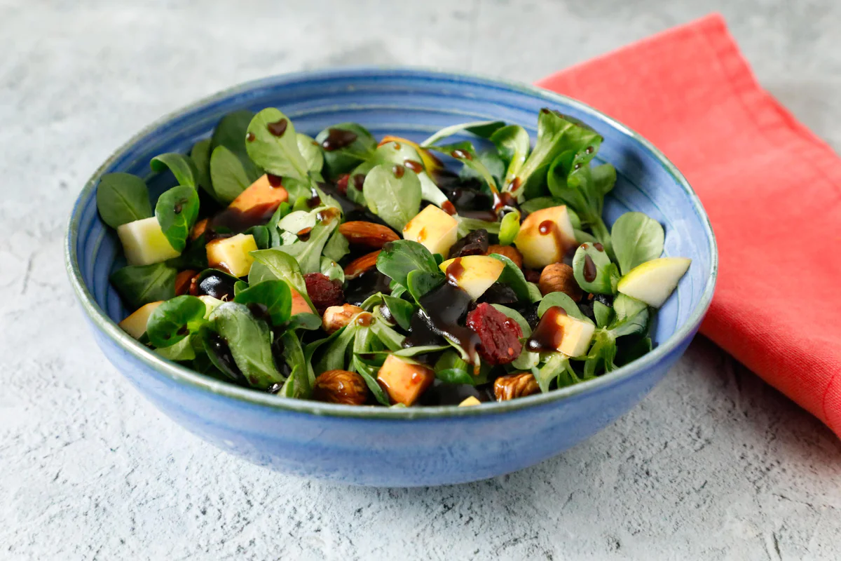 Insalata estiva con aceto di mele